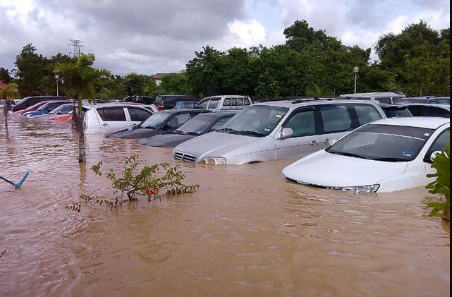 Tips dan Panduan Jika Kereta Tenggelam Air Banjir – Apa Nak Buat?